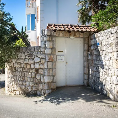 Lapad Royal Hébergement de vacances *