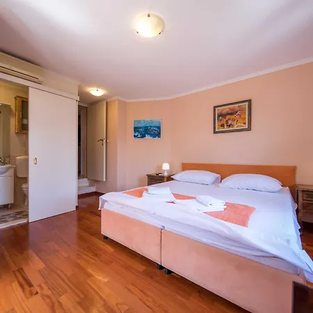 Lapad Royal Holiday home *